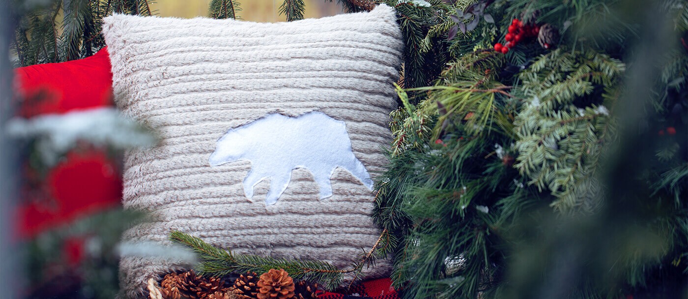 How to make a Scandinavian-style cushion for Christmas decoration.